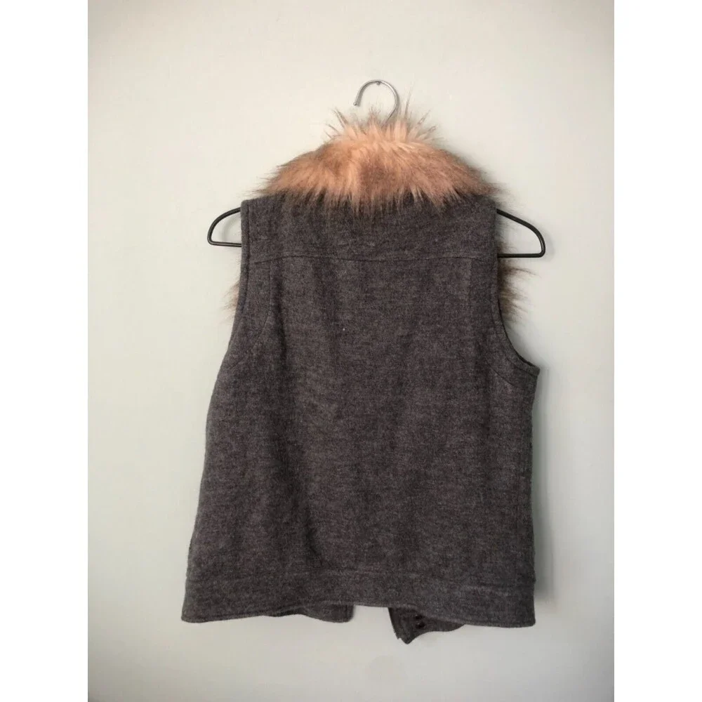 NWT LOVE TREE Faux Fur Collar Zip Vest Gray - Picture 3 of 3